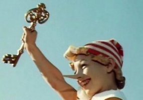 Здесь тепло ваших рук! 
И это классно! если не "с мест стольоттдоленных"
Простите меня, я люблю пошутитьЮ
Лучше бы ты Буратино состругал! 
Он еще в эту дверь "За очагом" всю родню прихватил и Мальву впридачу 
Потом они танцевали. На сцене. Одетые в костюмы.  
 «Приключения Буратино» 1975 г.