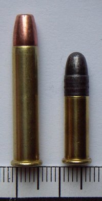 Оболочечные пули у 22 wmr (магнум), на фотке разница с 22 lr. И даже полуоболочка.