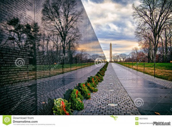Ну смотри ты бы нассал вот на этот Мемориал ветеранов войны во Вьетнаме? 

Вряд ли.