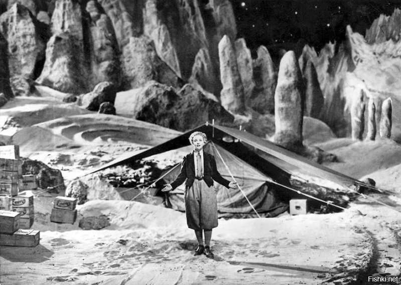 Американцы там были! Вот неопровержимые доказательства!!!
Однако первыми там побывали вездесущие французы -фото прилагается (и даже графические зарисовки).
И немцы там были, а как без них то..
Ну и наши пионеры космоса само собой...:)