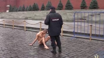 Запрещено  забирать  за долги единственное жильё
От того и все проблемы.

- А так.. тсж по уму надо старательно всё чинить - по 3 раза на дню. Пущай ломают !

И за ремонт, уборку и восстановление драть с жилёцов в три цены.
Кто не сможет платить - забирать жильё .

А вы что хотели ?
У нас капитализм !

Это при Сталине вандалов отправляли лес валить и дороги строить.
А у нас секс меньшинства и всякие альтернативно одарённые имеют права самовыражаться и использовать предоставленное им обще домовое имущество на своё смотрение ! 

Имеют права быть свиньями !
