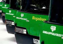 "На меня смотрят как на Ненормальную." (c)
На меня смотрят как на нормальную.
Здесь. в Швеции. 
Вы можете не поверить в это, но ВСЕ автобусы работают на Биогазтопливе.
и все нормальные люди сортируют отходы. 
Причем для биоотходов, т.е. "жратва" бумажные пакета лежат в помещении для мусора. Бесплатно. 
Все конечно же входит в "хюра" т.е. - квартплата. А здесь эта хюра - очень большая. Не просто очень, а оооочень! 500 - 2000 EU в месяц.но бывает и так  :)