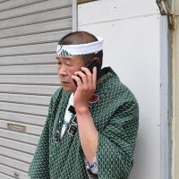 "Этот повар маленькой семейной кафешки выглядит так, будто организовывает наркотрафик якудзы". Почему будто?;)

Ну а если серьезно, хороший пост, хотя уже много было про Японию, но здесь всего в меру и что-то даже новое. 

То, что японцы в вендинговых аппаратах продают почти всё наслышан, но чтоб патроны к дробовику  Так и представил себе перестрелку - "парни, 5 сек, патронов докуплю!" 

С Достоевским забавно, без пояснений так и не понять (кто не знает языка), реально, первое, что придет в голову - аниме.