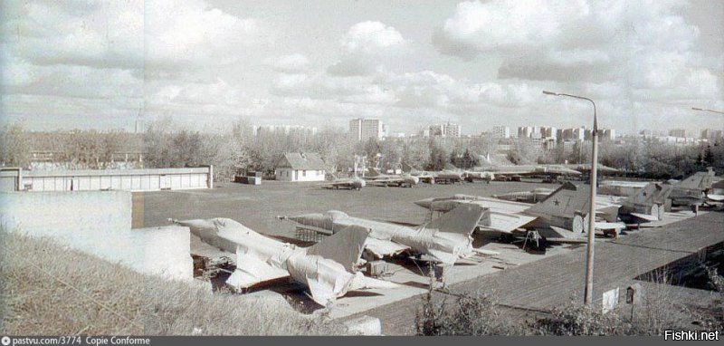 да, 03139 вроде.
На scalemodels лет несколько назад тема обсуждалась этого аэродрома..
Сегодня в яндекс "на районе" вспомнил, выложил, тут продублировал. И не зря )) Вот ещё.
Алексей.