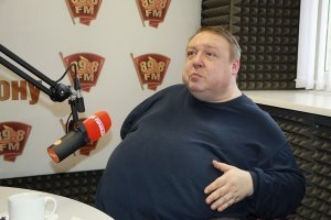 Не хочу его обидеть, но мне сразу он вспомнился