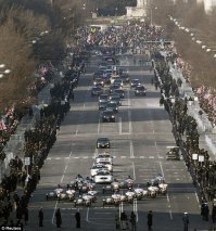 Смотря на то как президентов США перемещаются по самой "демократической и прекрасной" стране мира сразу понимаешь какие они бесстрашные.