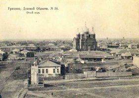 Мой город - это прекрасный пример программы Сталина по изменению климата страны. Почти все леса вокруг  - это посадки тех годов. Вот, на фото из космоса видны ряды деревьев. 
На песчаной почве были высажены сосны, климат стал более мягкий, перестало все продуваться насквозь. 
Да, и в городе посадили много деревьев, город расцвел. 
Вот фотография советского периода. Сравните с дореволюционной.
Никого не удивлю, что за городом давно ничего не сажается. В городе как-то начали понемногу восстанавливать то, что порубили в последние годы. Но объем никакой. Дорого же.