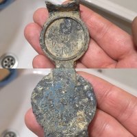 Это крышка от автомобильной розетки для прицепа. они стоят везде на сельхоз технике и тракторах.