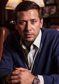 Мог бы сыграть...сходство есть..