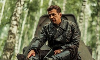 вообще-то, в говнище под названием "Танки" он Кошкина и сыграл.