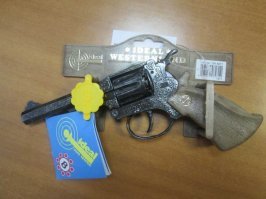 По поводу находок. Первая похожа на мушку от детского пистолета с пистонами времен СССР (фото ниже), вторая тоже времен СССР, мне кажется что это корпус от часов.