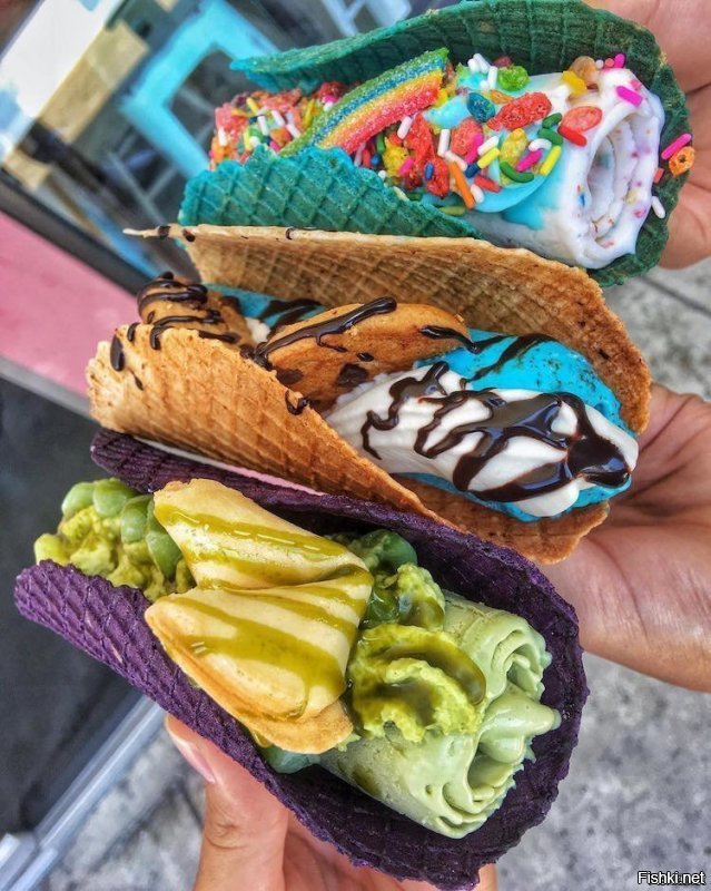 Ох уж этот гламурный Питер! Шаверма из мороженого... 
Что дальше? Шашлык из цукатов?