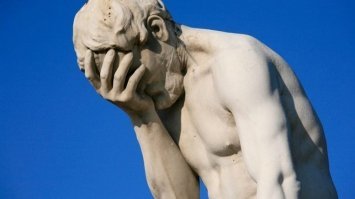 Это говно еще и рэп слушает...