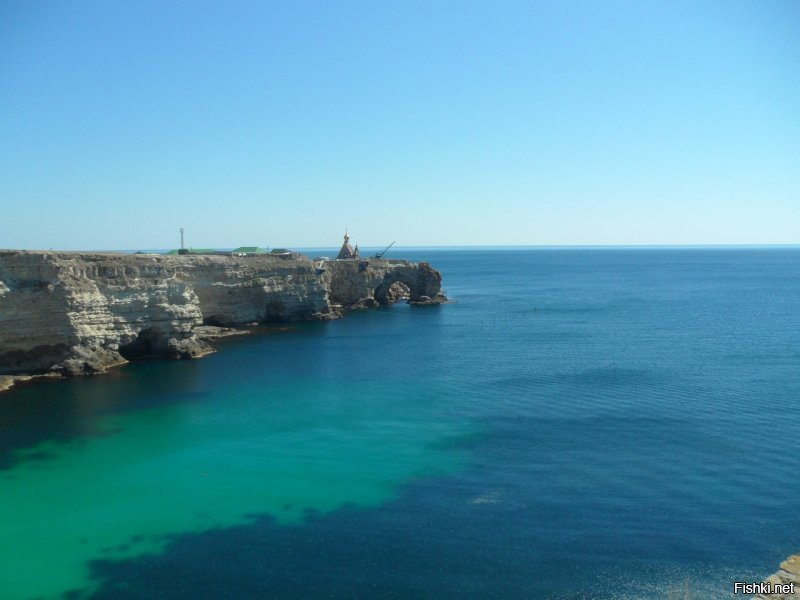 Был там когда море поспокойней было. Но место "Тарханкут" очаровательно, вид на море просто охренительный, запомнилось место на долго.
