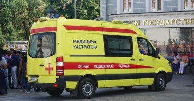 Такому медику надо работать в такой организации (синяя надпись):