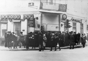 Мой самый любимый пивной бар "Ладья" (Яма) на Столешниковом. Таких креветок сейчас в России НЕТ. Эх, студенческие годы..