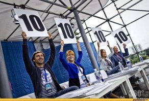 В Беларуси любитель зимнего дрифта утопил авто в озере