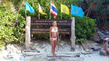 А вы там вообще были? О какой паре сотен лодок вы говорите. Пляж то совсем небольшой.