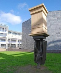 Что здесь странного? В Австралии все так ходят!