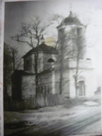 У нас в Семцах тоже был храм,его разрушили примерно в середине 50-х годов прошлого века . В интернете нашёл фотографию храма времён войны ..Фото 1942 г. с аукциона e-bay.de