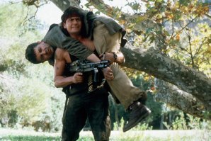 Бесконечные патроны. Вспомнился момент из Топ-гана, когда Чарли Шин устаёт перезаряжать и начинает просто из ящика кидать горстями патроны во врагов.