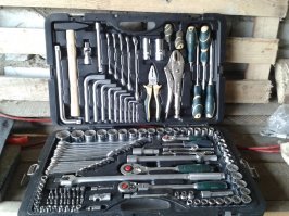 Вот мужская косметичка.
Лучше бы ее подарили.