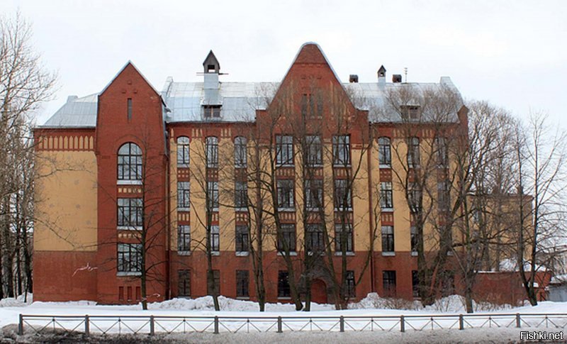 похоже на 337 школу французского языка в Санкт-Петербурге на троицком поле