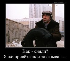 Конец эпохи: с тбилисского балкона спустили старый автомобиль, простоявший там 27 лет