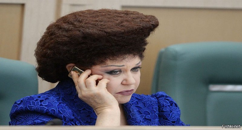 Совет Федерации покинула Валентина Петренко, и пользователи сети попрощались с ней новыми мемами