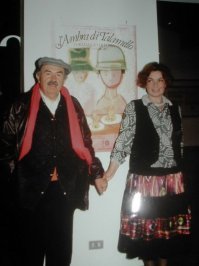 Так это не мне.

На фотоТонино Гуэрра и его жена Элеонора Яблочкина. 1977 год.