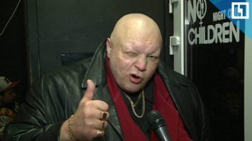 Силач из Болгарии поднял огромный камень и стал героем фотожабы