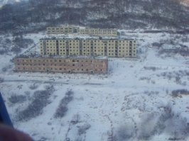 Про последнюю картинку... Такое Было на самом деле. в средине 90-х годов на Камчатке в п. Бечивинка (финвал) несколько предметов вели военнослужащие 182 обрпл. Географию вёл л-т Андрей Митрофанский, английский вёл контрактчик Сан Саныч фамилию не помню. Были ещё герои, которые согласились на этот подвиг. К стати - бесплатно. 
на фото школа на заднем плане