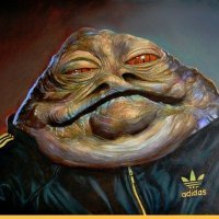 Силач из Болгарии поднял огромный камень и стал героем фотожабы