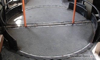 В детстве было самое любимое место. Казалось чем-то космическим конструкция на поворотах)