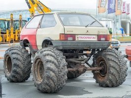 Проект Garage54 (Гараж 54) поищите на ютупе, у них много всяких прикольных экспериментов. =)