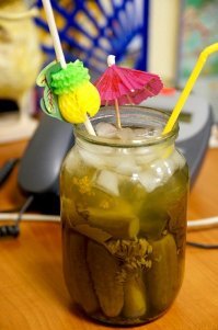 молодец профессор, бухает ради спасения человечества от похмелья, хотя лекарство давно придумано, думаю надо срочно патентовать) завтра многие за этим лекарством потянутся, всех с пятницей