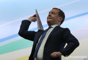 "Мозги надо включать". Что Дмитрий Медведев рассказал журналистам?