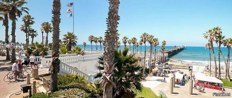 на первом фото - Бостон. Я там прям щас. В аэропорту. И погода такая там тоже прям щас.
На втором фото - Сан-Диего, Калифорния. я туда лечу прям щас... и погода там такая - тоже прям щас.