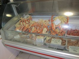 Кто там не был,у того и представление о ДВ из анекдотов и телевизора.
Летаю по работе каждый год. Я просто влюбился в ДВ, а именно в Находку и Владивосток. Там отличный отдых с песочными пляжами и чистейшей водой Японского моря-Тихого океана. А билет в сезон июль -сентябрь у Аэрофлота стоит 30 тыс.руб туда-обратно. Погуглите. Наш Юг просто отдыхает в сторонке в сравнении с ДВ по качеству пляжей,воды,еды и цен. На фото Находка и Владивосток.