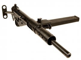 Знаменитый британский "Стэн", он же "водопроводный пистолет-пулемёт", едва ли не самый дешёвый ПП всех времён и народов. Производился фабрично, но в его конструкцию изначально закладывалась возможность кустарного производства буквально из любых железяк: обрезков водопроводных труб, проволоки, даже гвоздей. Себестоимость одного ПП не превышала 2,5 фунтов, правда и качество этого поделия была настолько низким, что даже в официальном наставлении для бойца было указано, что при первой возможности он должен завладеть трофейным оружием и дальше использовать его.