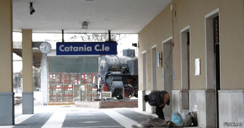 Снимок - реальный.
А как тебе ж/д вокзал в Катании, Италия?