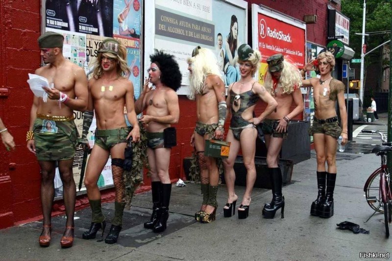 В Испании аж очереди выстраиваются из тех, кто хочет служить в армии.