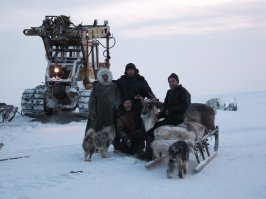 Работаю вахтой на севере больше 15 лет
все бухатели очень быстро увольняются - утром медик и беспощадный отсев с работы и еще, на работе все загружены так, что вечером только помыться и свалиться.
Так что чупакабра не в теме
