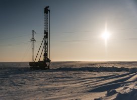 Работаю вахтой на севере больше 15 лет
все бухатели очень быстро увольняются - утром медик и беспощадный отсев с работы и еще, на работе все загружены так, что вечером только помыться и свалиться.
Так что чупакабра не в теме