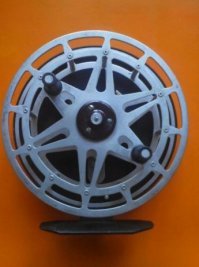 До сих пор такой же пользуюсь.