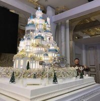 Эти агзамовские торты больше эффектные чем вкусные, я лучше нормальный вкусный торт из теста поем чем эти пафосные конструкции из говна и палок.