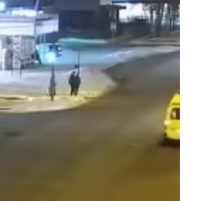 ты жопой смотрел что ли?
Вот едет скорая, а через пару секунд сбивают девочку.