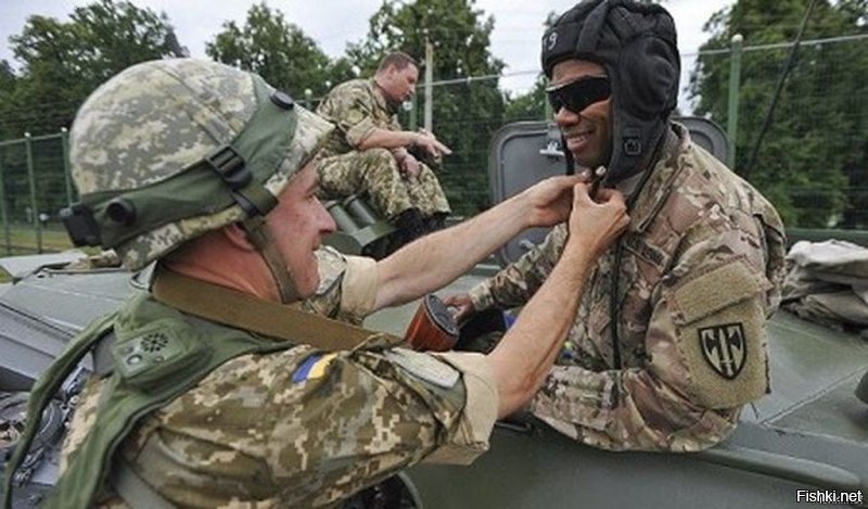 "а американцев не видел..." Ну тогда протри зеньки.
Фото?  Первое фото - типичный хохол, на втором фото аналогично, 3-е - тоже черножопый хохол, но уже в американкой форме, белые американцы тоже попадаются. 
Ну а если что, то сходи в Киеве к зданию СБУ (ул. Владимирская, 35), где отрыто висит американский флаг и целый этаж занимают кадровые сотрудники ЦРУ.

Что ж тогда из Сирии все бармалеи сдристнули и почти вся территория под контролем правительственных сил, если наши там обгадились? Э?

"Фото бурятов, чеченцев, казаков (донских, кубанских и тд) есть много"
У нас многонациональная страна и желающих защищать ДНР и ЛНР от фашиствующих хохлов просто море.