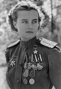 этой девчонке в 42-м исполнилось 20 лет...Она совершила 947 боевых вылетов на По-2