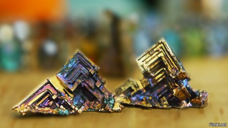 Два кристалла висмута